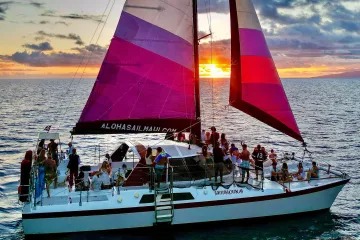 imgi_35_Sunset-Sail-on-a-Charming-Hawaiian-Catamaran-image-3-e1725317195292