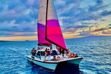 imgi_37_Sunset-Sail-on-a-Charming-Hawaiian-Catamaran-image-5-e1725317268108